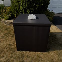 Giant Gift Box 28x28x28in 