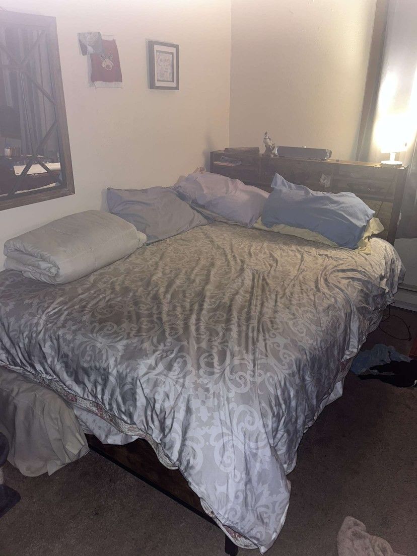 Full Size Bed & Charger Frame