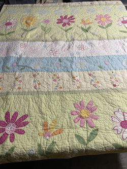 EUC Pottery Barn Kids Daisy Twin Quilt