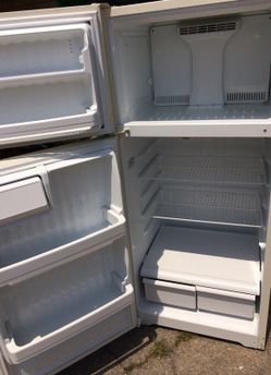 HotPoint Refrigerator