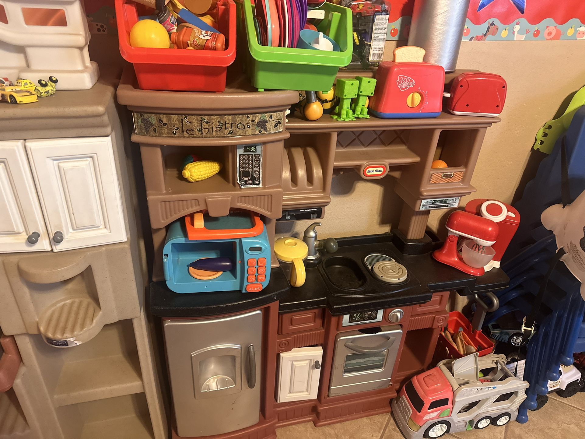 Kids Kitchen $25