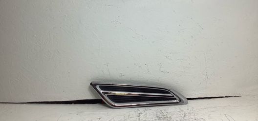 2017-2024 Nissan Armada right fender molding (1)