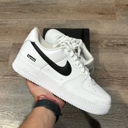 Airforce 1 Low Supreme White/Black- 9.5 & 10