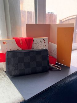 Louis vuitton wallet pouch unisex with keychain