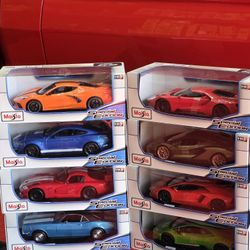 Brand New MAISTO Especial Edition 1:18 Scale Collector Cars 