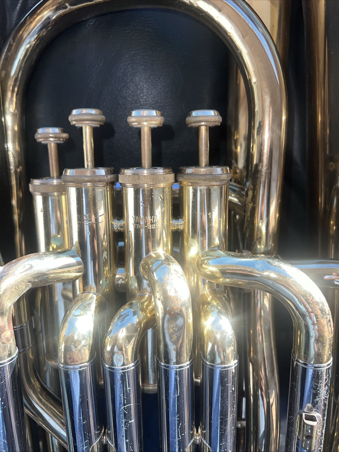 Yamaha YBB-321WC Series 4-Valve 4/4 BBb Tuba Lacquer With Case And Mouthpieces