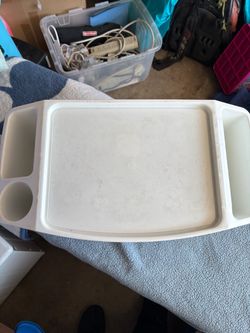 Mesitas para comer en el carro cada una