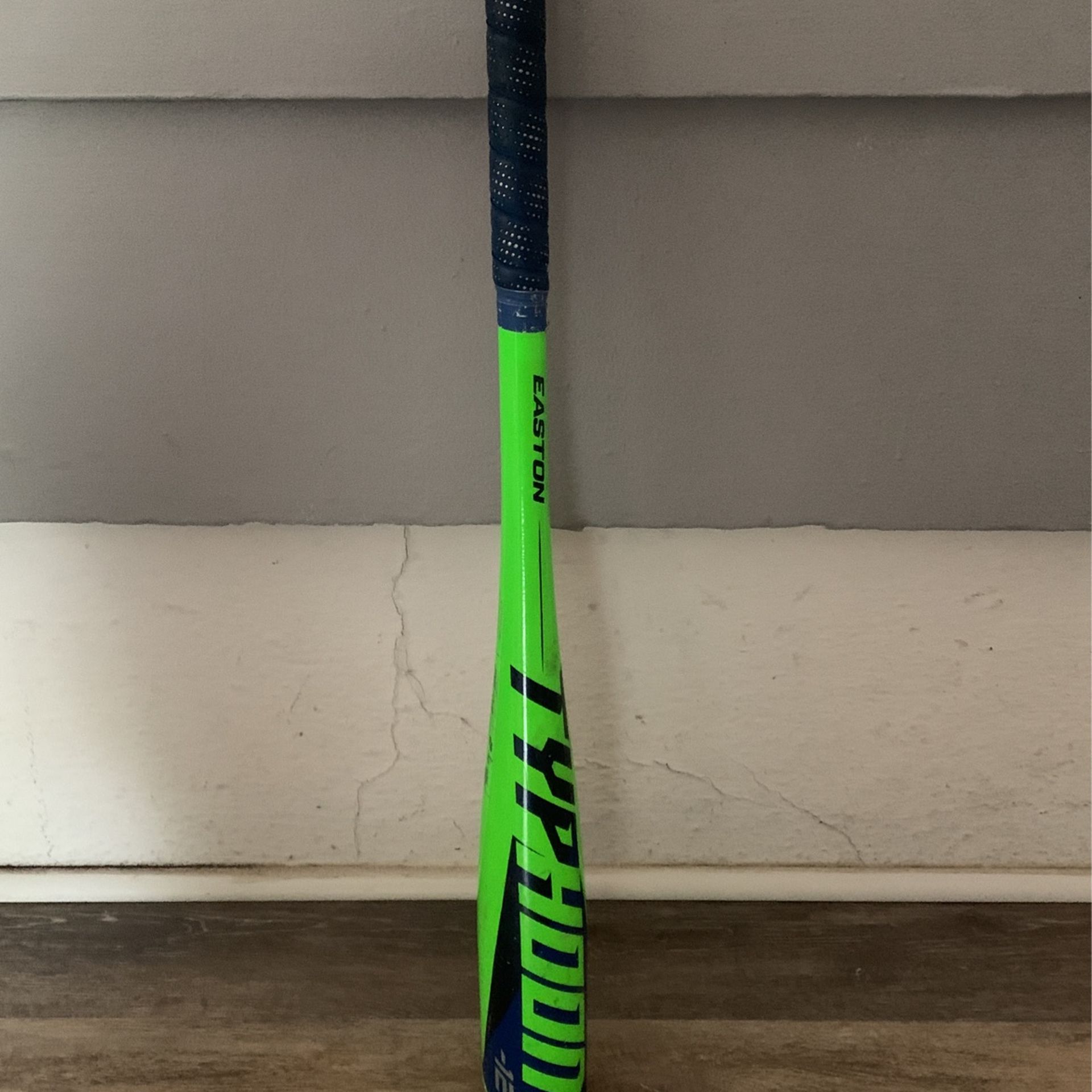 Easton Typhoon Drop 12 Baseball Bat for Sale in Glen Ridge, NJ - OfferUp