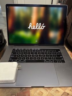 MacBook Pro 15” (2019) – i9 / 32GB RAM / 1TB SSD / Vega 20 – Battery 195 cycles