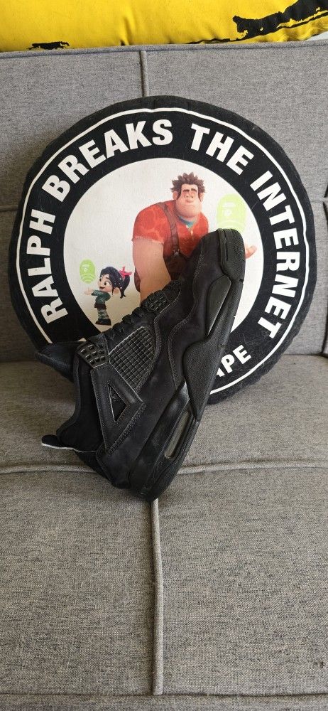 Black Cat 4s Size 10.5