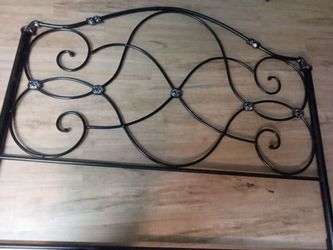 Iron complete bed fraim excellent condition