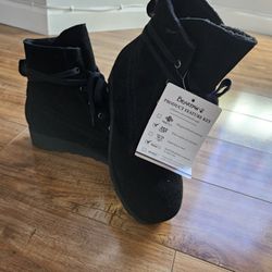 NEW Black Winter Boots-Size 6