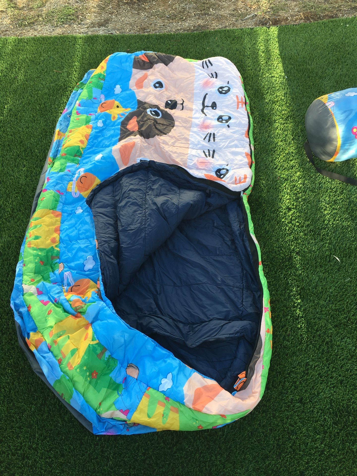 Kids sleeping bags. 2