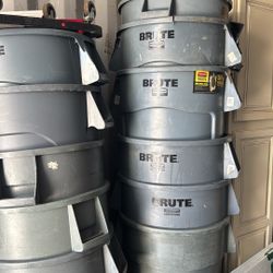Brute 44 Gallon Trash Cans. 