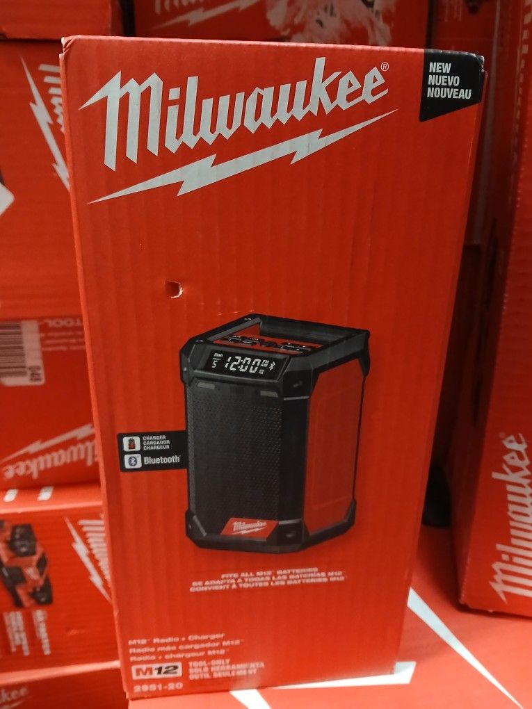 Milwaukee new Radio Charger 12M Bluetooth