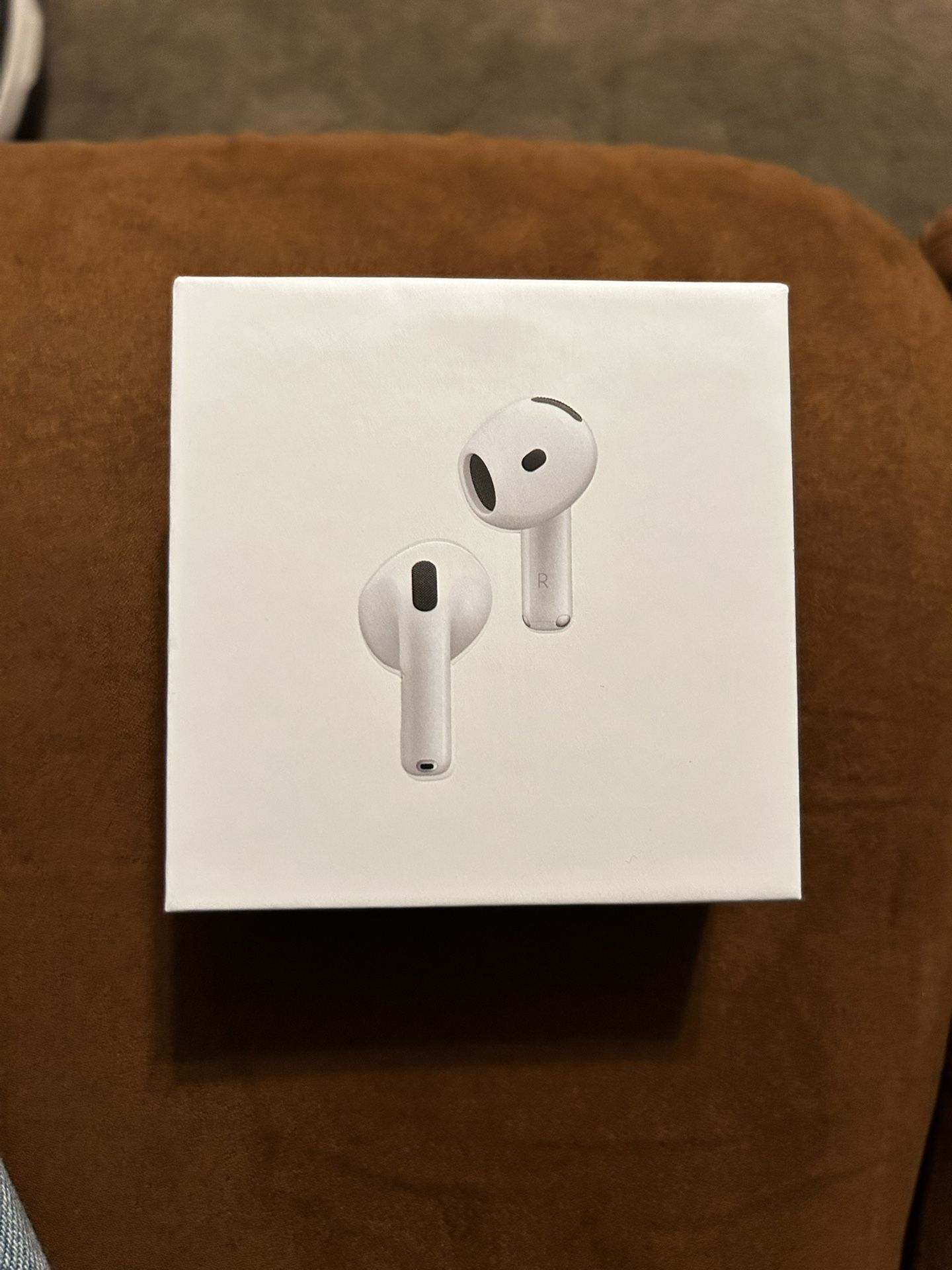 Apple Airpods Gen 4 w/ noise cancellation