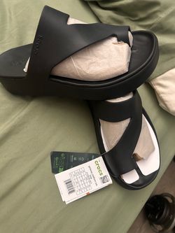 Woman croc sandals