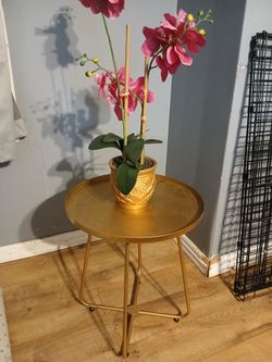 Gold Round End Table – Modern Accent Table
