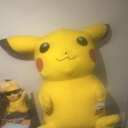 Giant Pikachu