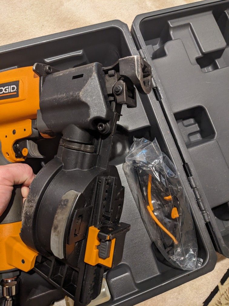 Ridgid Pneumatic, Coil Roof Nailer, 15 Degree 13/4 In. With Case