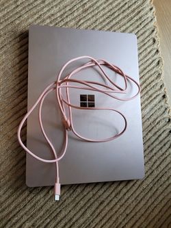 12.4 inch touchscreen microsoft surface go 8gb ram/ 1 tb ssd