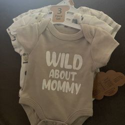 3 Newborn Bodysuits