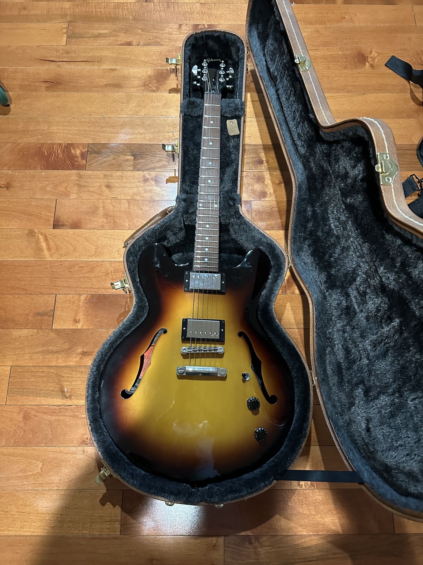 2014 Gibson ES-335 Studio Semi-Hollow Electric Guitar Sunburst + Case  