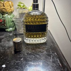 The Brand Is Valiant Pour Homme EDP The Color Is Like Yellow And The Size Is 3.4Oz