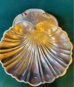 Vintage beautiful silver plate Heraldic Salient with sword clam dish with 3 legs