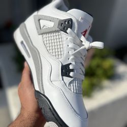Jordan 4  8.5M 