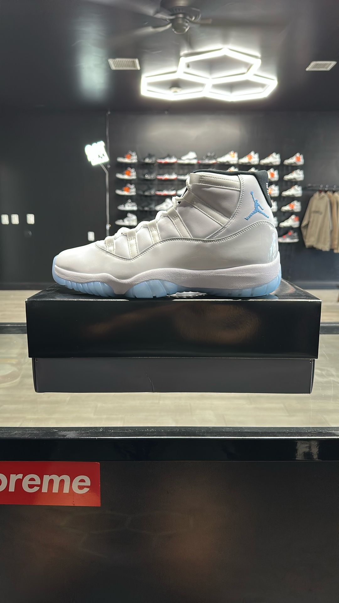 Jordan 11 Legend Blue