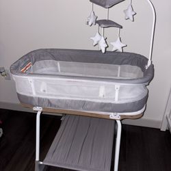 Simmons Kids' Shooting Star Rocking Bassinet