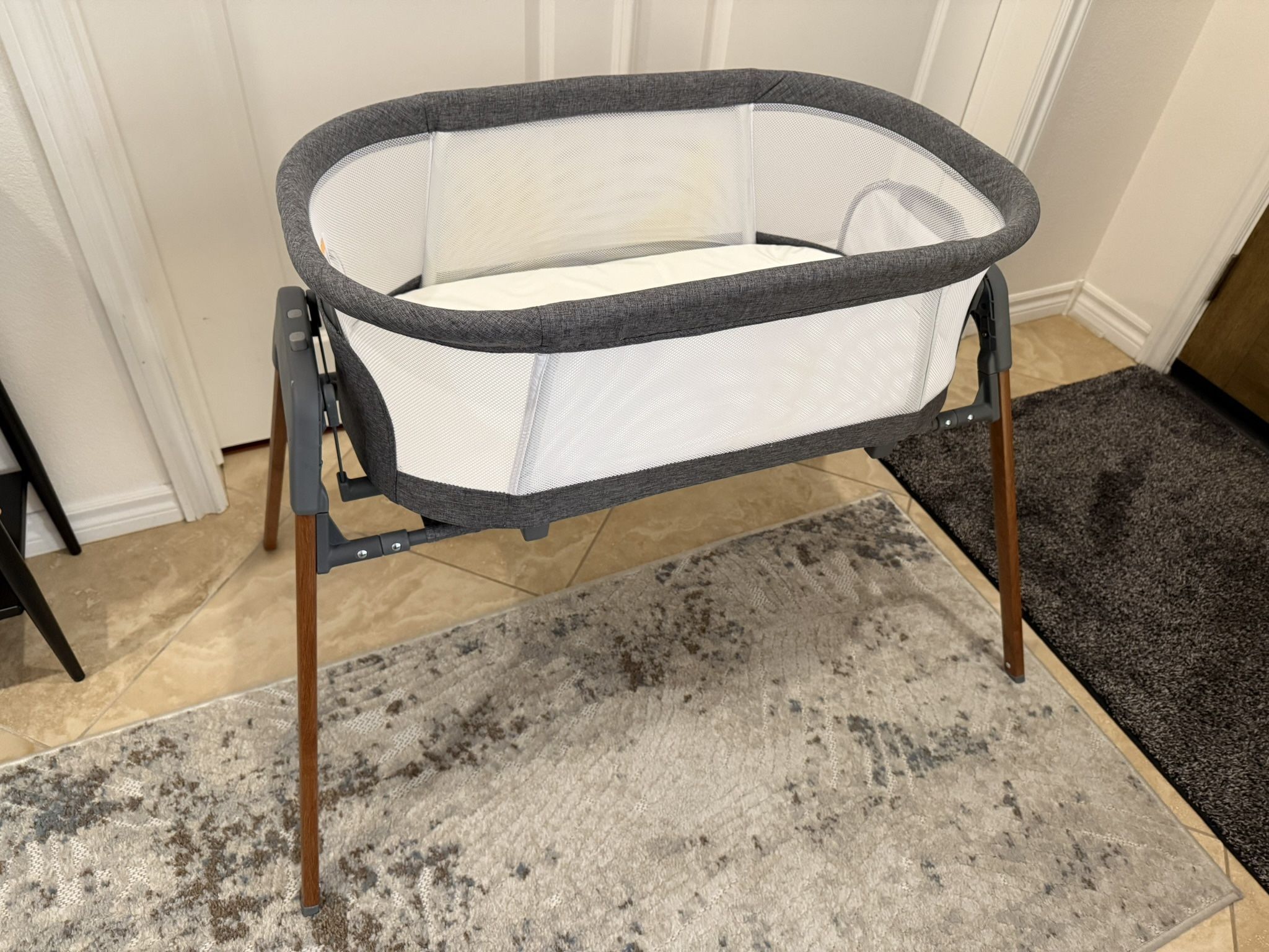 Chicco LullaGlide 3-in-1 Bassinet