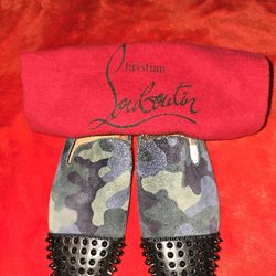 Christian Louboutin NWB Loafers Size 42.5 9.5 Spooky Flat In Green / Blue Camo
NWT/NEW
Christian Louboutin