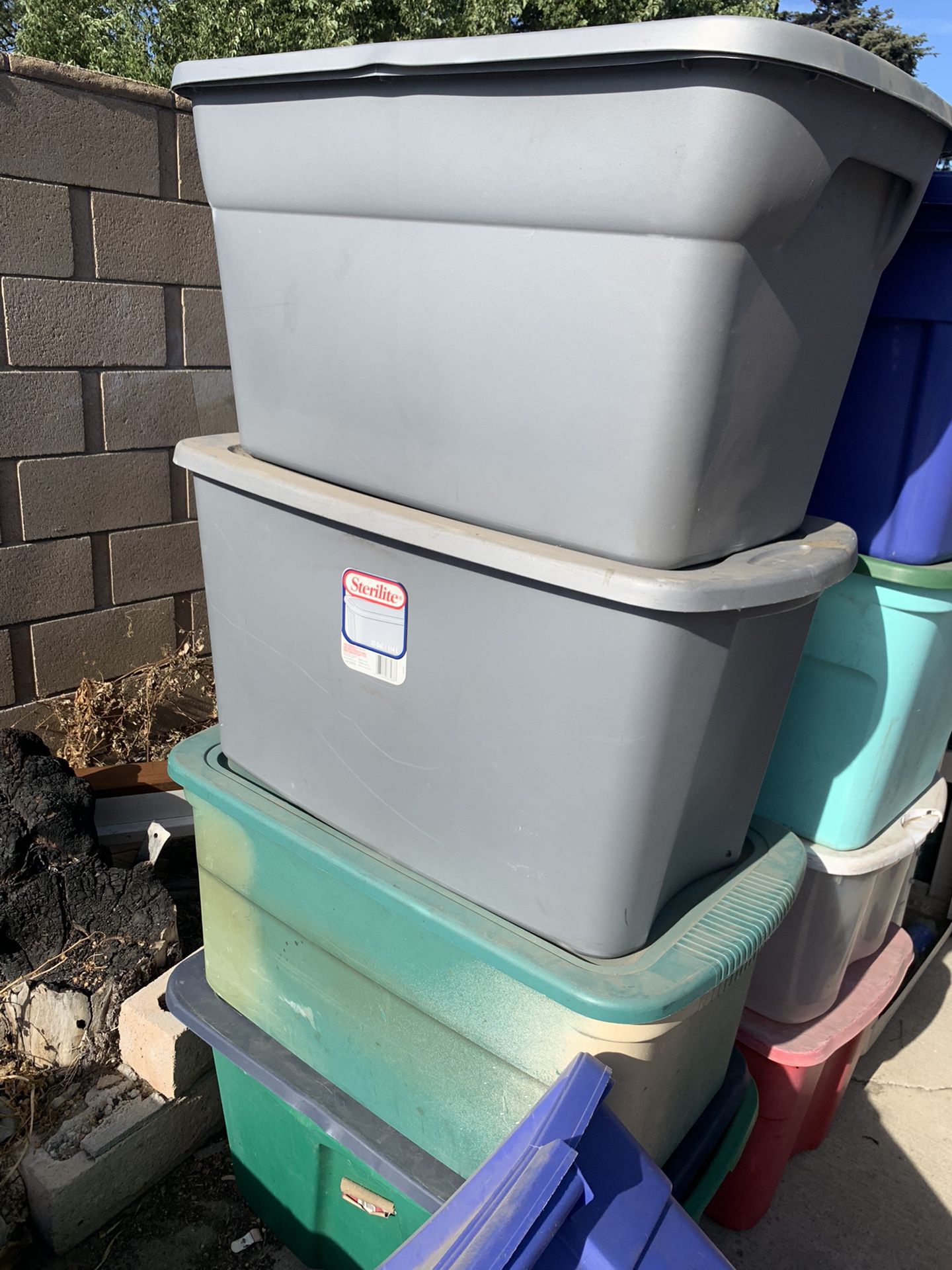 7 Clean Rubbermaid Roughneck Storage Totes/ Tub/ Container Mixed Sizes With  Lids for Sale in Chicago, IL - OfferUp