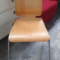 chair in great condition same-day pick up and delivery available 🚚🚚🚚