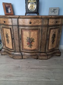 Decorative buffet piece