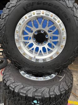 Vendo Un Set De Rines Nuevos Con Llantas Usadas BFgoodrich En Muy Buenas Condiciones De Vida Las 4📲✅🤩