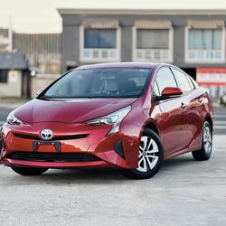 2016 Toyota Prius- (Clean Title)