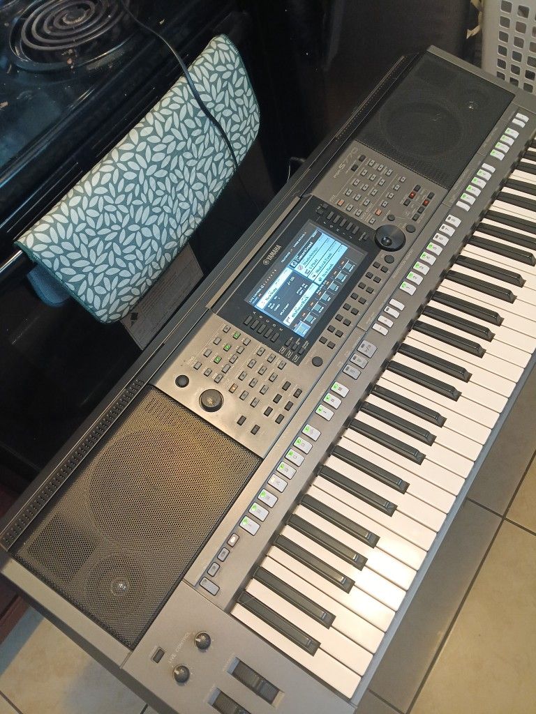 Yamaha PSR S770 Keyboard