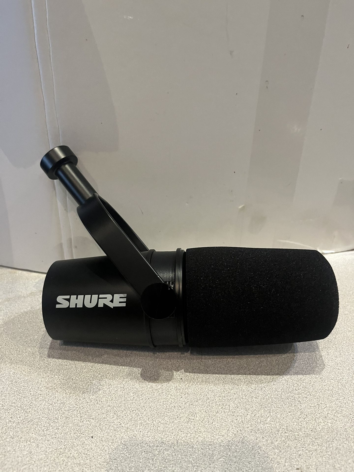 SHURE MV7X podcasting, Recording, Live Streaming microphone XLR Pro Quality dynamic Mic