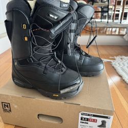 Nitro Snowboards Women's Faint TLS '21 All Mountain Freestyle Freeride Quick Lacing System Boat Snowboard Boat, Black/Gold 