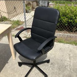 Great condition! Office Rolling Chair Black