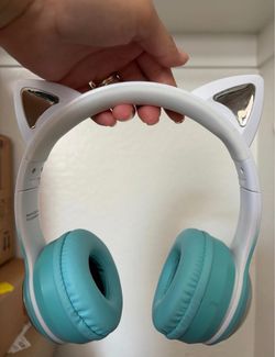 Hello Kitty headphones