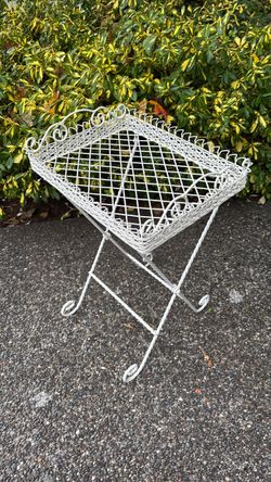 Garden wire table