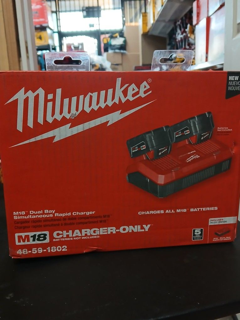 Milwaukee New Dual Fast Charger - No Battery