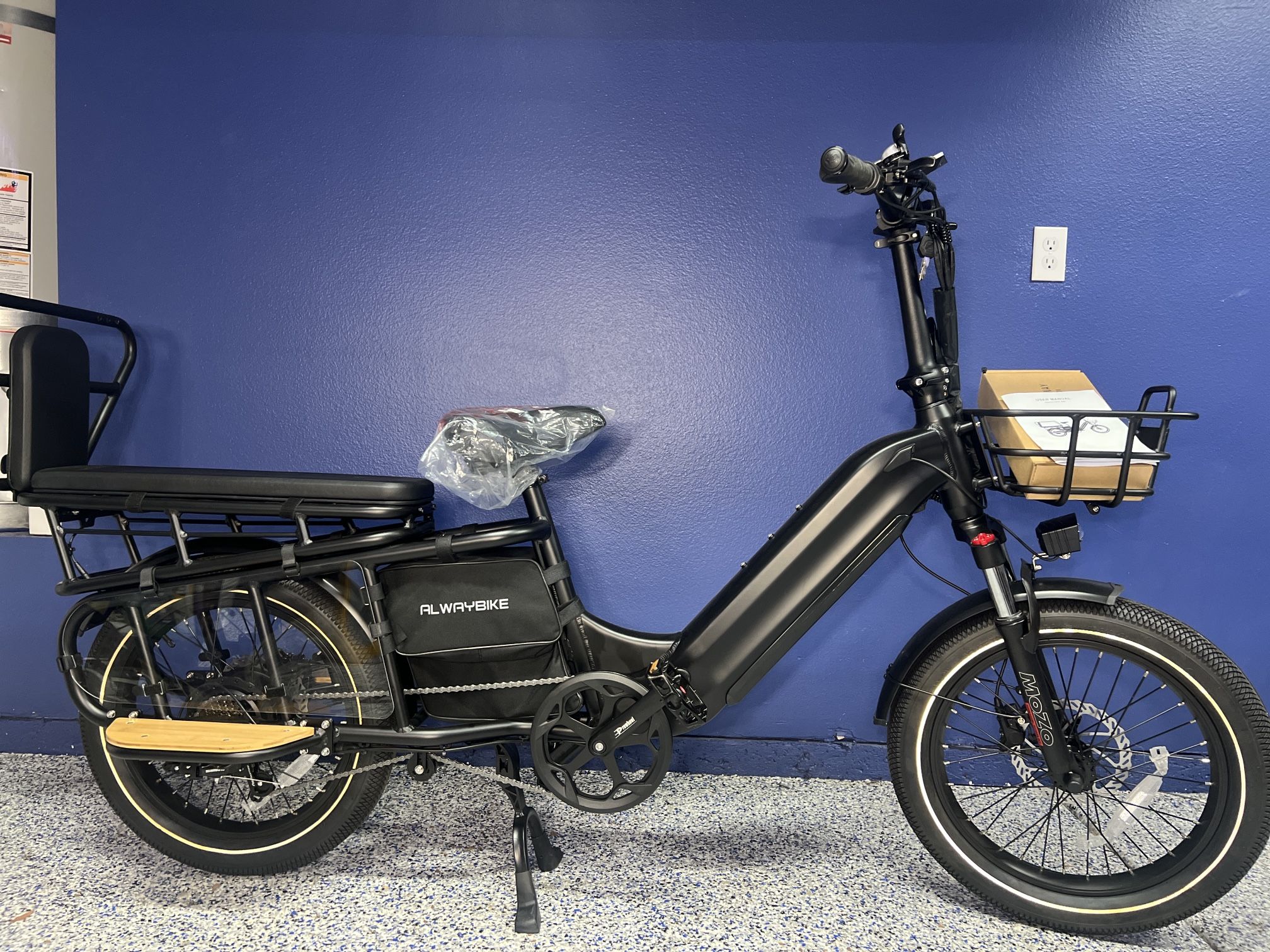Cargo Electric Bike With Front Basket And Underneath Storage ,Has A 48v 20.0 Ah 28mph, 70 Mile Range,