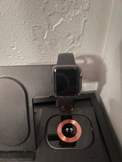 Apple Watch Series 3 & Wireless Charging Station
