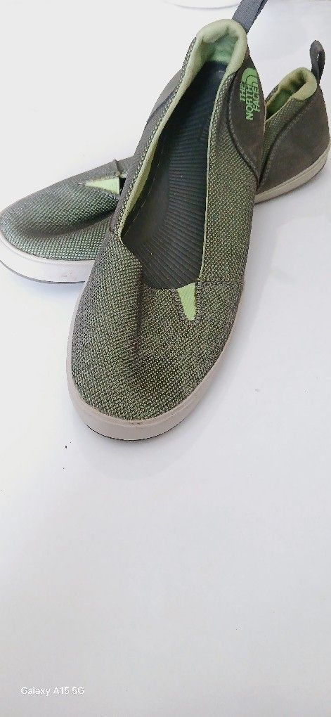 The North Face Womens Slip On Flats Size 9