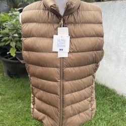 New Uniqlo Vest Women L Brown Ultra Light Down Puffer Packable Waterproof Jacket